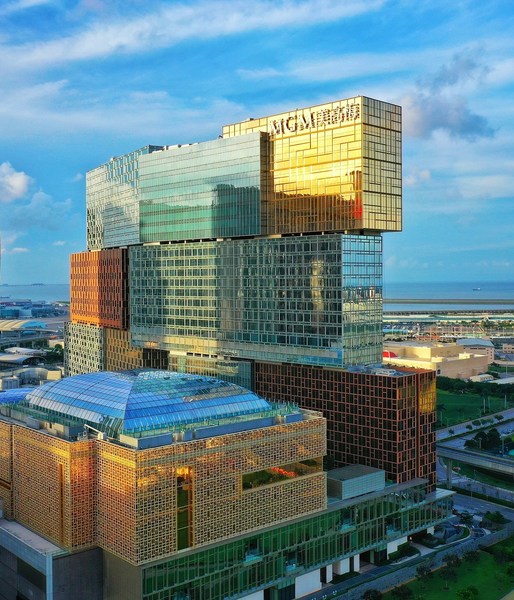 美狮美高梅是澳门唯一囊括三星级绿色建筑设计标识和运行标识的巨型综合建筑及酒店，更是大湾区首家及大中华区第二家取得该认证的酒店。