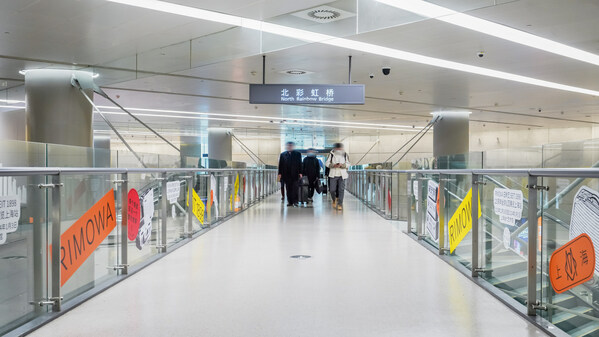 日默瓦-上海虹桥机场T2国内到达彩虹桥创意贴纸