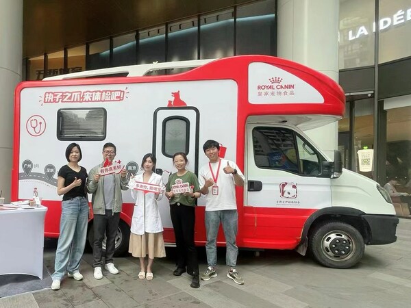 玛氏旗下皇家宠物移动医疗车