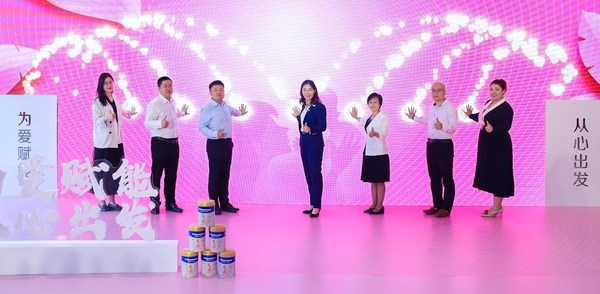 活动嘉宾共同启动爱心月嫂广州项目