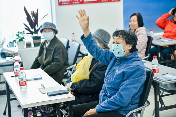 现场学员与资深讲师积极互动