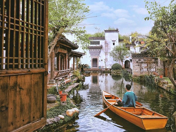 住进江南水墨画中