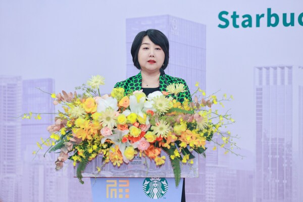 星巴克中国政府事务及社会影响力副总裁竺蕾在签约仪式上致辞