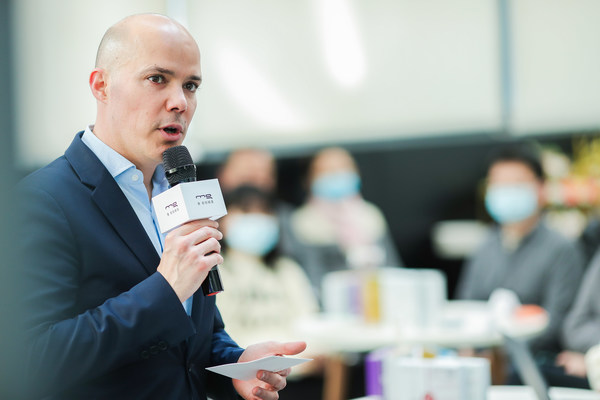 欧莱雅中国副总裁、大众化妆品部总经理柯迈德发言图片