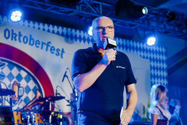 TUV莱茵上海公司执行董事陆勋海（Lutz Frankholz）在答谢晚宴上致辞