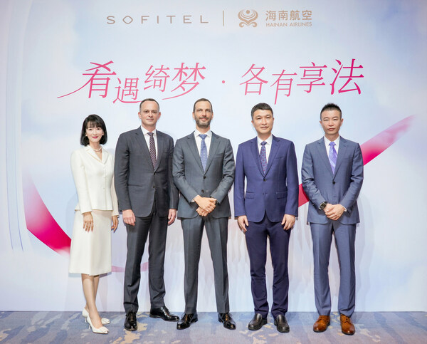索菲特与海南航空升级合作发布会于海口索菲特大酒店举行（从左到右：雅高集团大中华区奢华及时尚生活品牌执行总监刘叶女士、雅高集团大中华区首席运营官乐睿思先生、法国驻广州总领事馆副总领事李杰明先生、海航航空集团有限公司副董事长兼总裁谢皓明先生、海南航空控股股份有限公司客舱管理部总经理杨鸥先生）