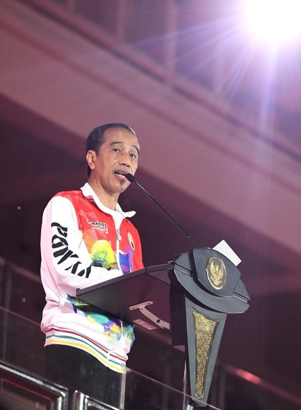 印尼总统佐科-维多多在第20届印尼国家体育周开幕式上