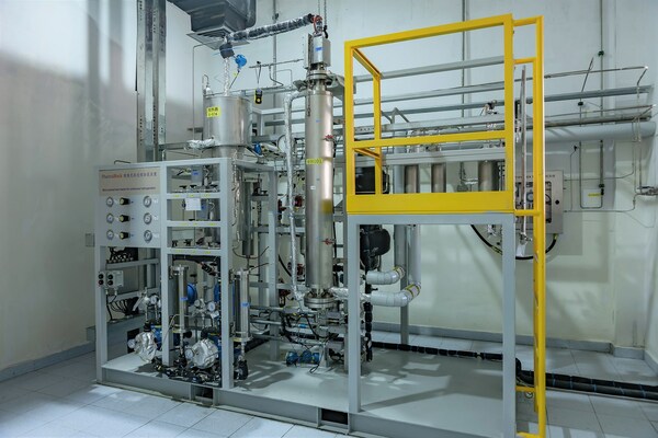 图片：药石科技用于生产规模的微填充床反应器