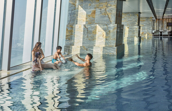 深圳瑞吉酒店泳池体验