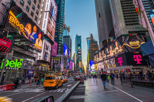 位于纽约时代广场的2021年BIGO颁奖盛典广告牌