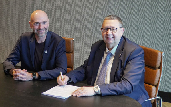 ©奥雅纳；奥雅纳集团主席Alan Belfield（右一）与C40城市气候领导联盟执行董事Mark Watts 于荷兰阿姆斯特丹签署新的三年合作协议