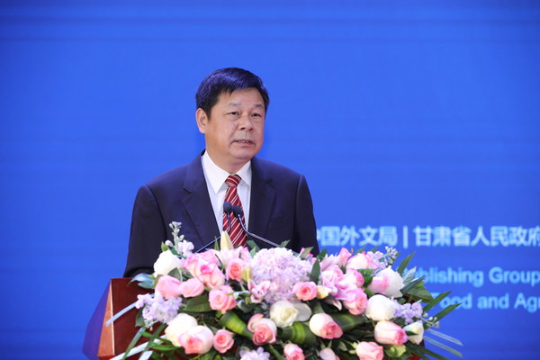 1月24日下午，2020全球减贫伙伴研讨会在甘肃省陇南市召开。图为中国外文局局长杜占元发表题为《推动减贫领域知识经验共享 深化全球减贫合作伙伴关系》的演讲。