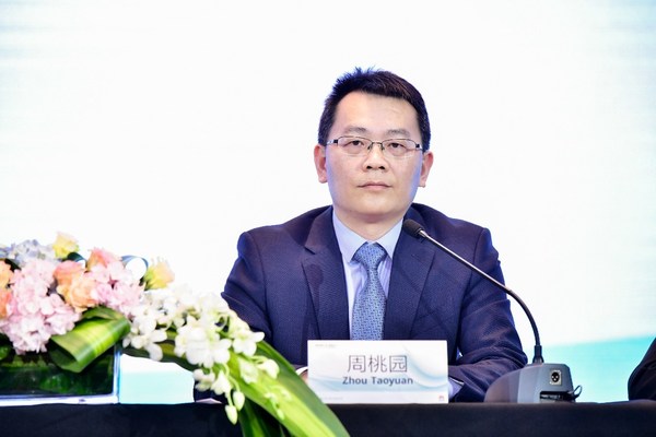 华为副总裁兼数字能源产品线总裁周桃园发言