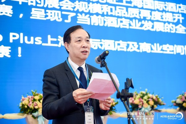 中国旅游协会副会长兼秘书长张润钢先生开幕式致辞