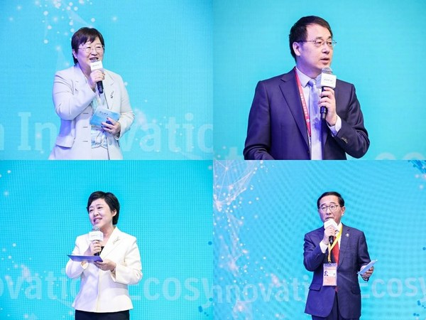 左一：RDPAC执行总裁康韦在“同心携手 -- 共铸中国医药创新生态系统崭新未来”活动现场致辞； 右一：中国外商投资企业协会副会长原高强在“同心携手 -- 共铸中国医药创新生态系统崭新未来”活动现场致辞； 左二：前RDPAC执行委员会副主席周虹在“同心携手 -- 共铸中国医药创新生态系统崭新未来”活动现场致辞； 右二：上海创奇健康发展研究院创始人、执行理事长蔡江南教授在“同心携手 -- 共铸中国医药创新生态系统崭新未来”活动现场致辞