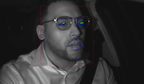 镜泰（Gentex）驾驶员和座舱监测系统可监测驾驶员头部姿势、视线和其他视觉指标以判断其是否存在注意力不集中、疲劳驾驶以及是否适合切换回人工操作