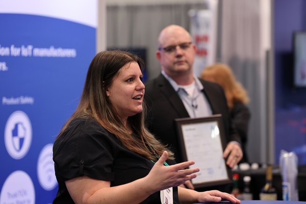 TUV莱茵在CES为BodyGuardz Pure 3屏幕保护膜颁发绿色产品标识