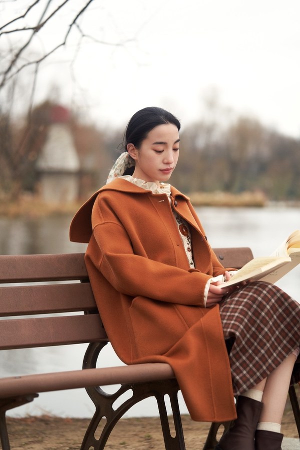 本涩品牌代言人马凤艺着新春新品