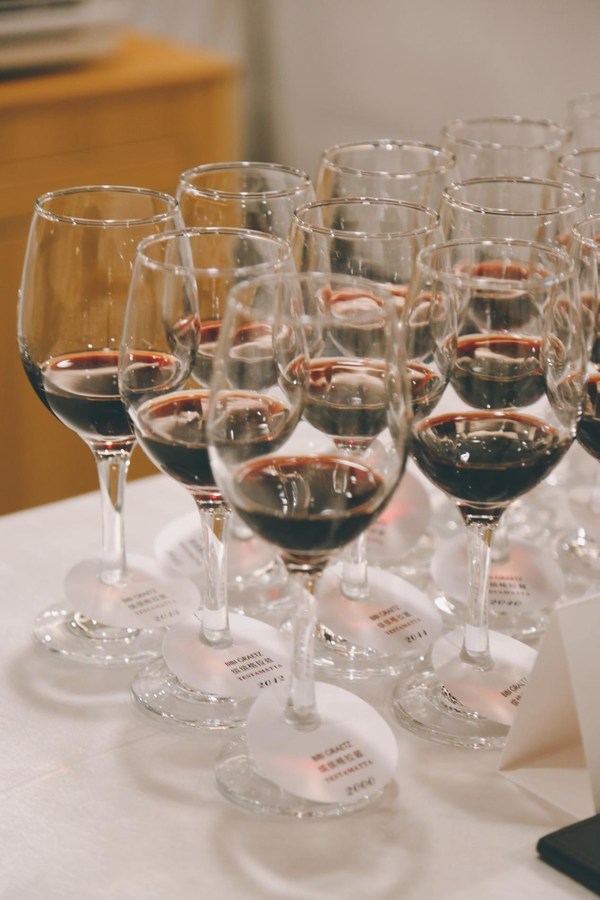 BIBI GRAETZ旗下旗舰酒款Testamatta红葡萄酒15个珍稀年份全球垂直品鉴现场