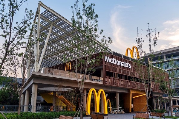 麦当劳中国首家“零碳餐厅”- 北京麦当劳首钢园得来速餐厅外观