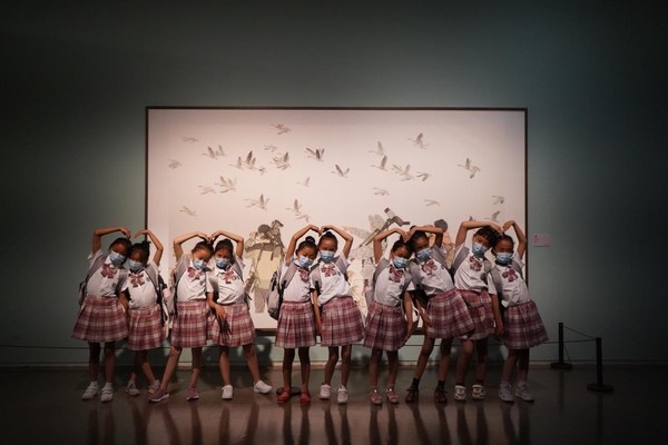 春蕾女童参观上海中华艺术宫