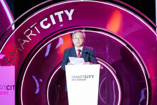 图2：上海市贸促会周敏浩会长讲话