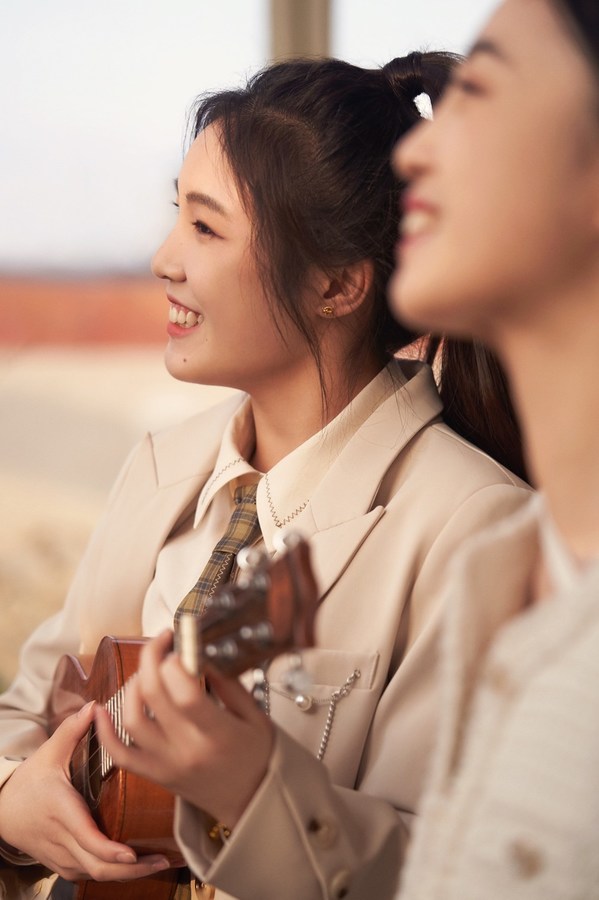 本涩品牌代言人李傲雪着新春新品