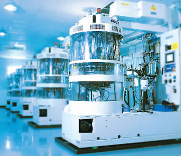 笔头加工精度与难度不亚于精密手表零部件,图为晨光笔头机