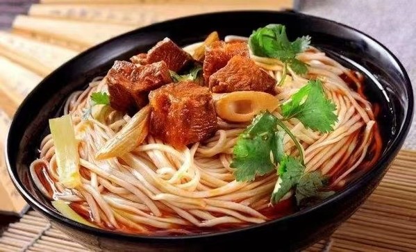 福成红烧牛肉面