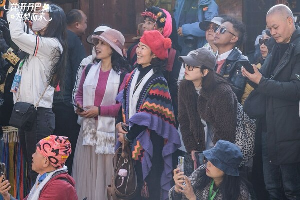 活动引无数游客驻足