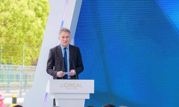 欧莱雅集团首席运营官安拓伟（Antoine VANLAEYS）先生