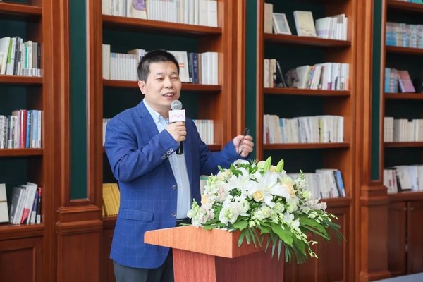 复宏汉霖高级副总裁、董事会秘书郭新军先生