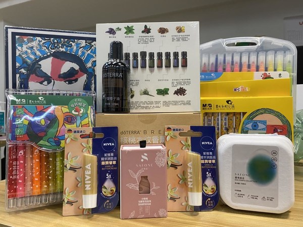 晨光文具彩虹公益为本次公益直播活动提供多款“晨星的孩子”产品