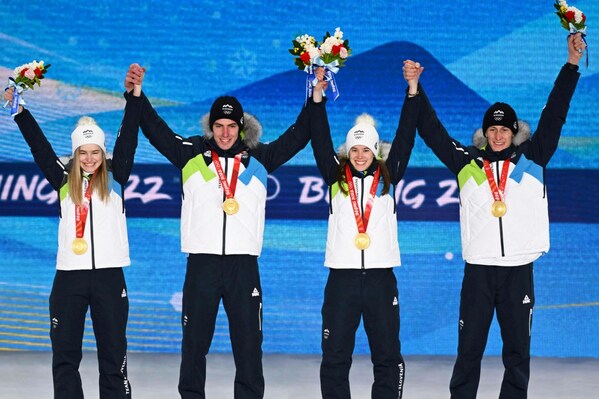 匹克助力斯洛文尼亚冬奥会选手站上北京冬奥会最高领奖台。