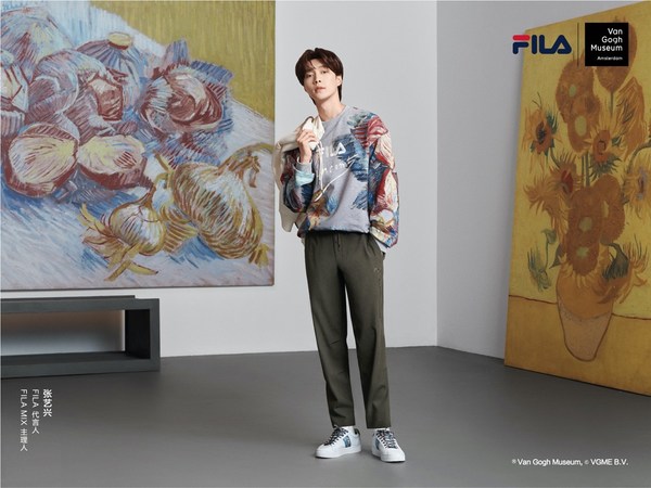 FILA代言人、FILA MIX主理人张艺兴身穿FILA x Van Gogh Museum联名系列
