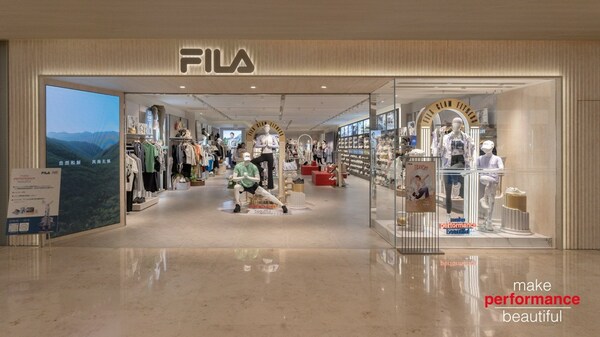 位于南京德基广场的FILA第六代形象门店