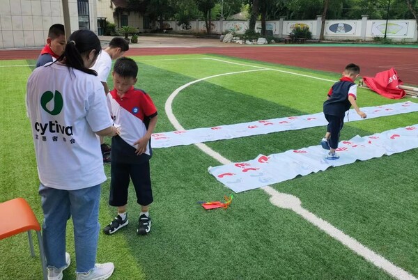 思拓凡开展“喜迎亚运会 争做好少年—流动少年宫活动”，志愿者们将一系列实践活动以游戏体验的形式带入校园