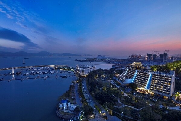 酒店毗邻蛇口邮轮中心，便捷直达香港