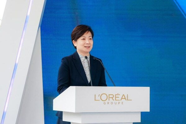 苏州工业园区党工委委员、管委会副主任刘华女士