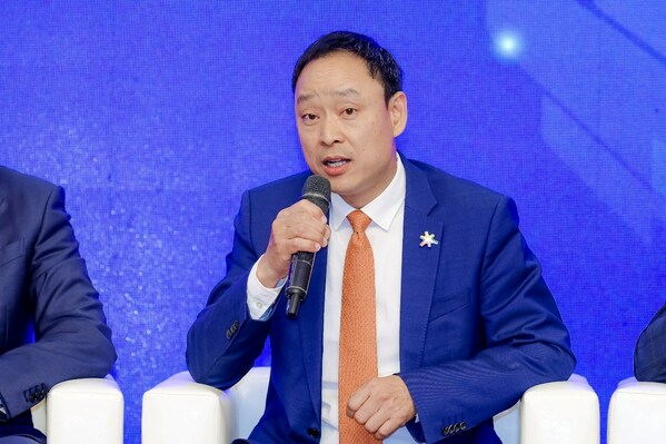 菲仕兰中国高级副总裁杨国超在企业家高峰论坛做分享