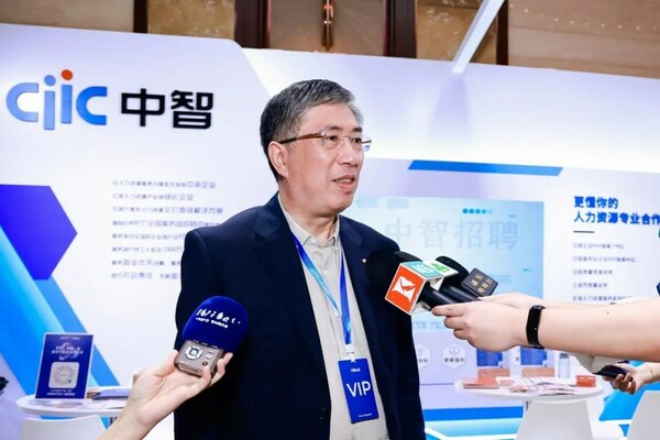 中智股份党委副书记、总经理单为民接受媒体采访