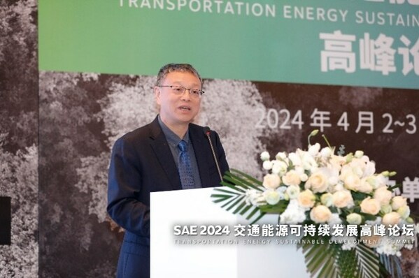 中国科学院院士、西安交通大学教授郭烈锦发表主旨演讲