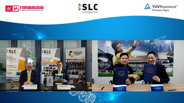 从左至右： SLC管理咨询董事长马致中教授、执行董事马德亚，共鸣体育咨询合伙人梁嘉华，TUV莱茵大中华区管理体系服务高级经理吴克俭