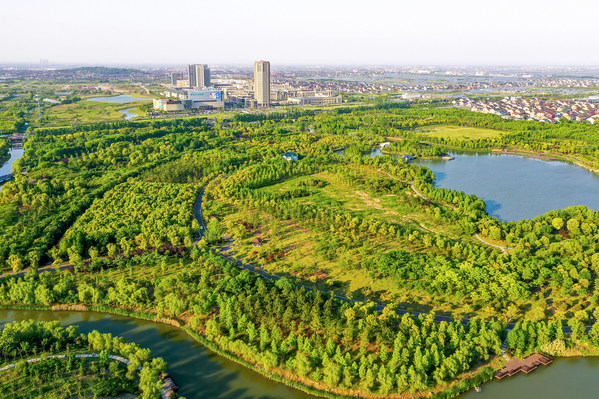 慈溪万达美华酒店毗邻天然大氧吧慈溪市万亩畈城市森林公园。