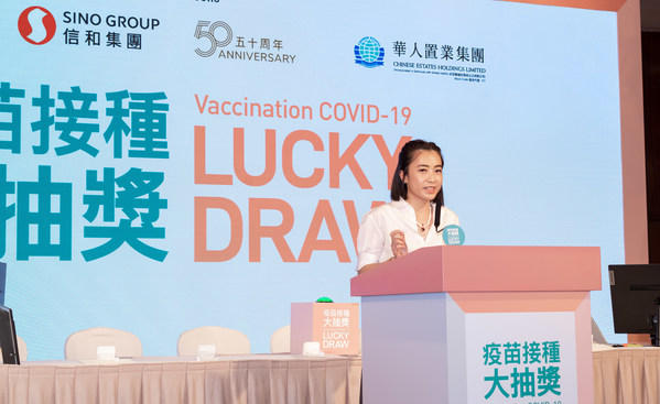 华人置业集团行政总裁陈凯韵女士在活动中致辞，期望随着疫苗接种人数增加，社会能够早日回复常态